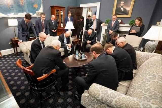 جلسه ستاد بحران کرونا در کاخ سفید