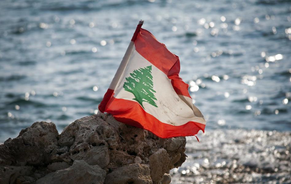 فیلم| کرونا در لبنان: کشیش مسیحی به‌صورت هوایی مردم را دعا می‌کند!