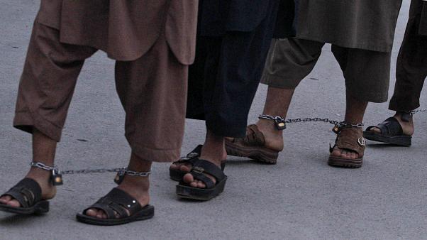 کابل تحت چه شرایطی روزانه ۱۰۰ زندانی طالبان را آزاد می‌کند؟