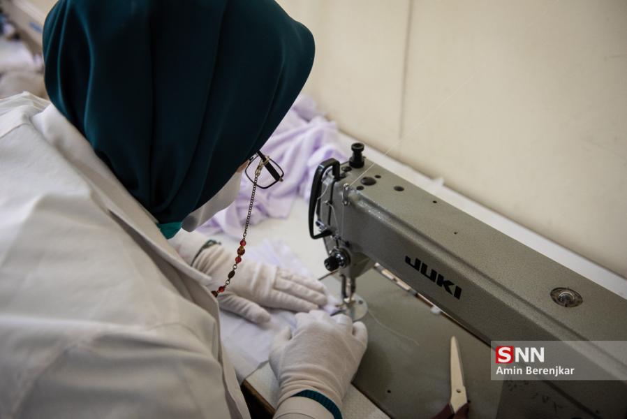 خواهران بسیج دانشجویی قزوین روزانه ۵۰۰۰ ماسک تولید می‌کنند