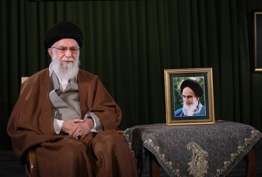 رهبر انقلاب: مقامات آمریکا بی‌رحم هستند/ اگر صادقانه عمل کرده و تنبلی نکنیم می‌توانیم ایران را به قله حکومت اسلامی برسانیم