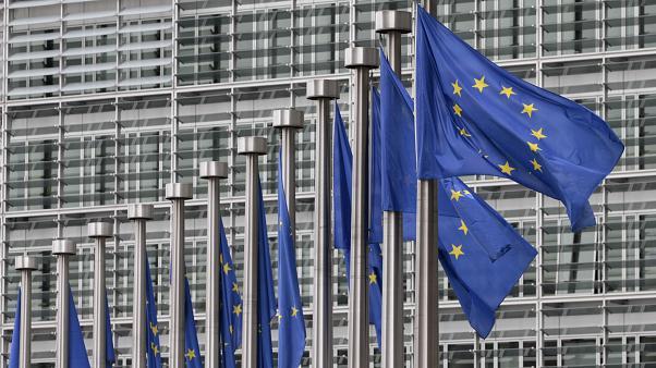 طرح ۳۰۰ میلیارد یورویی فرانسه برای حمایت از شرکت‌های آسیب‌دیده از کرونا؛ کمیسیون اروپا موافقت کرد