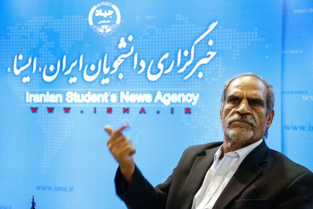 انتقاد «نعمت احمدی» از بازگشایی ادارات دولتی و بانک‌ها