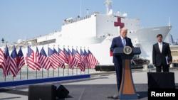 پرزیدنت ترامپ در مراسم اعزام کشتی بیمارستانی به نیویورک: از هیچ کاری برای حفاظت از مردم آمریکا دریغ نمی‌کنیم