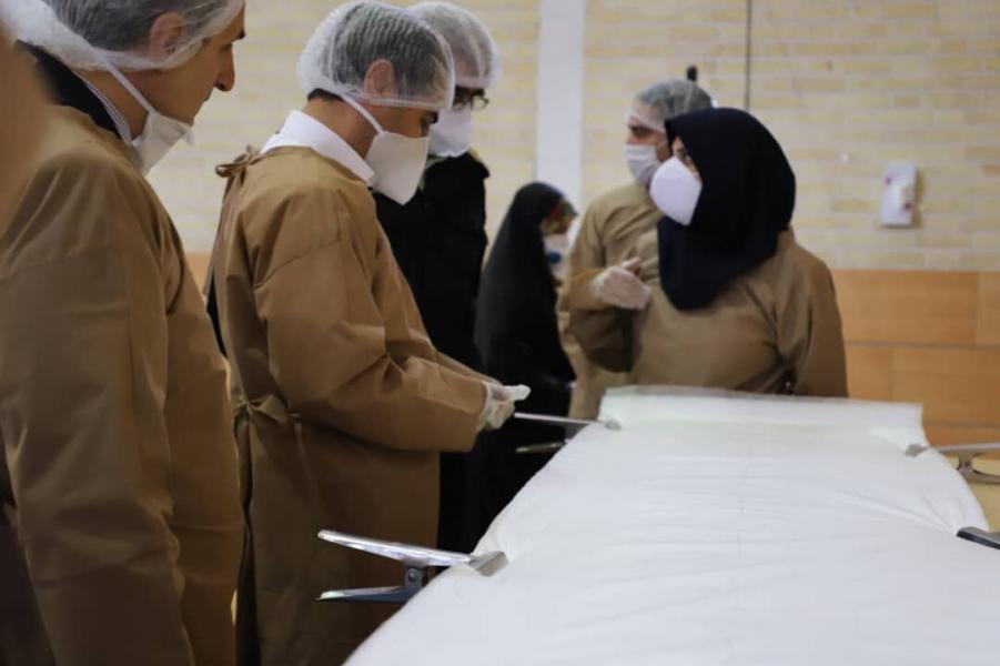 افراد داوطلب روزانه ۲۵ هزار عدد ماسک در مجموعه‌های شهرداری شیراز تولید می‌کنند