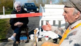 کرونا: زوج‌ سالمندی که نمی‌توان بین عشق‌شان مرز کشید