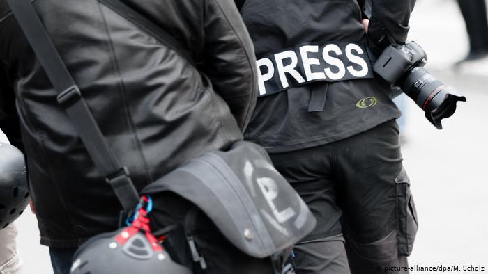 مدیران ۷ روزنامه خواستار لغو دستور توقف چاپ نشریات کاغذی شدند
