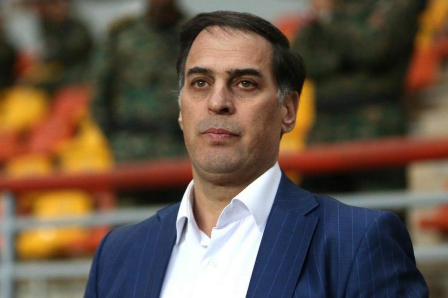آذری: سازمان لیگ هم تکلیف شروع بازی‌ها را نمی‌داند؛ یک‌ سال درِ فوتبال را تخته کنند و تمام!