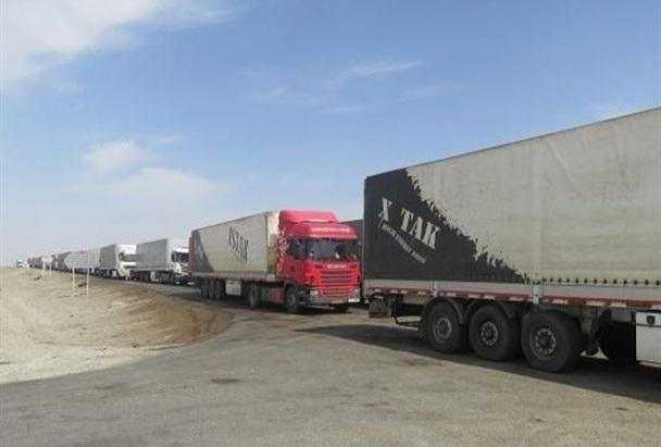 کاهش تعداد کامیون‌های گرفتار در پشت مرز میرجاوه به ۷۴۰ دستگاه