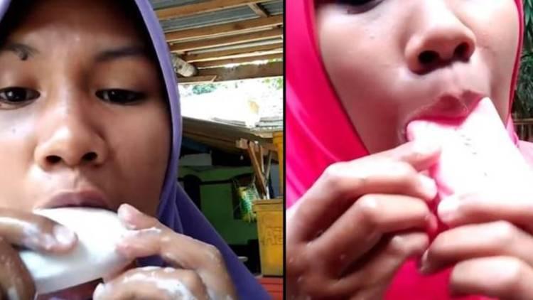 عکس| این زن جوان عاشق خوردن صابون است!