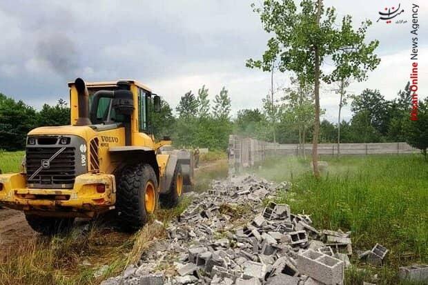 تخریب ساخت و ساز‌های غیرمجاز و آزادسازی هزار متر از اراضی مرغوب کشاورزی در کلاردشت