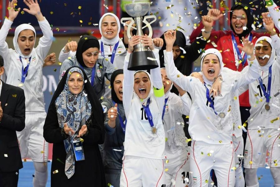 داستان انتظار دو ساله یک تیم برای ۲۰۰میلیون / کل پاداش ریالی قهرمانی تیم زنان در آسیا، فدای پول توجیبی دلاری یک فوتبالیست میلیاردر مردان!