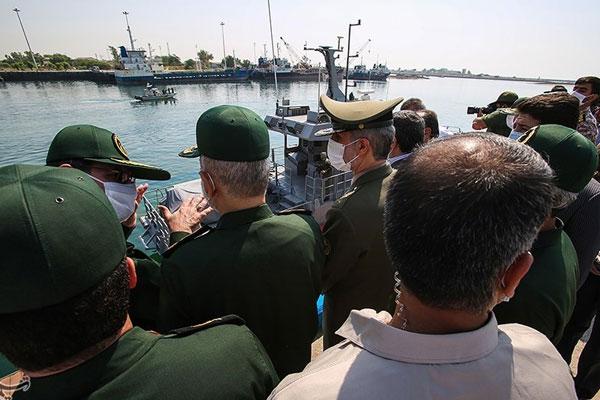 سپاه از «۱۱۲ فروند شناور موشک‌انداز» رونمایی کرد