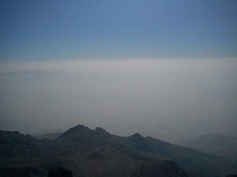 نمایی از هوای آلوده تهران از قله کلکچال