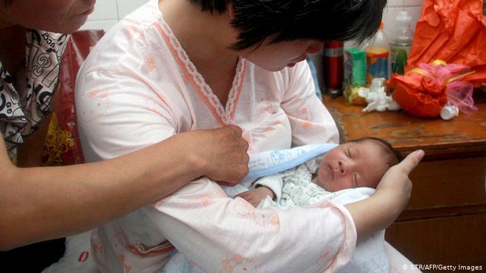 کاهش شدید نرخ زاد و ولد در چین؛ رویای "برتری اقتصادی" در خطر