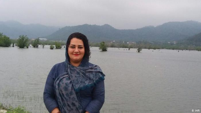 آتنا دائمی، کنشگر مدنی از اوین به زندانی در رشت منتقل شد