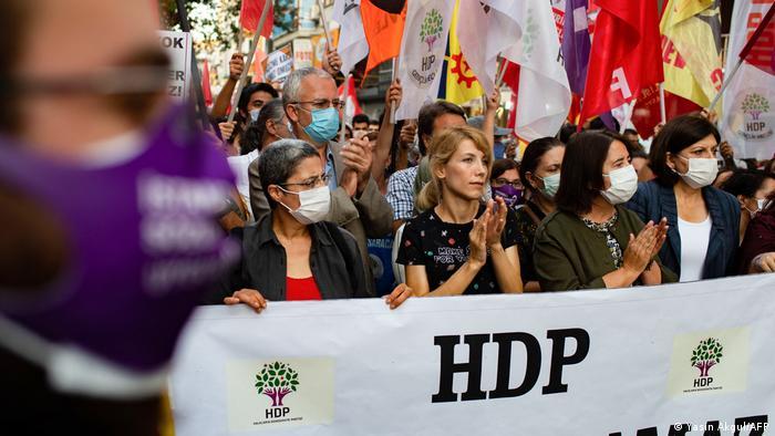 محاکمه بیش از ۱۰۰ عضو حزب نزدیک به کردها در ترکیه آغاز شد
