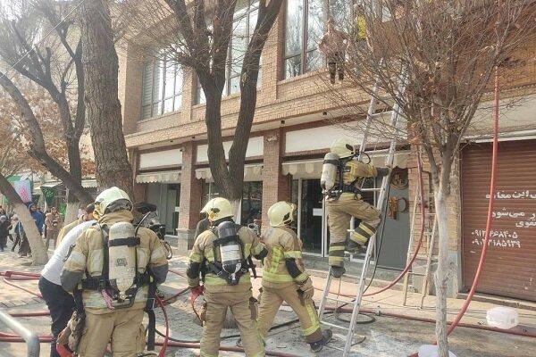 آتش سوزی یک هایپر مارکت در رشت