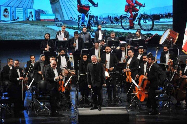 ارکستر ملی ایران با شعار «صلح و بشردوستی» در تالار وحدت روی صحنه رفت