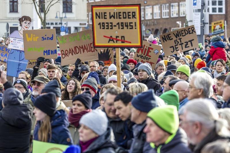 ادامه اعتراضات گسترده علیه گروه‌های راست افراطی در آلمان؛ «نازی‌ها بیرون»
