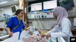 آسوشیتدپرس: وضعیت بیمارستان‌ها در نوار غزه بحرانی است