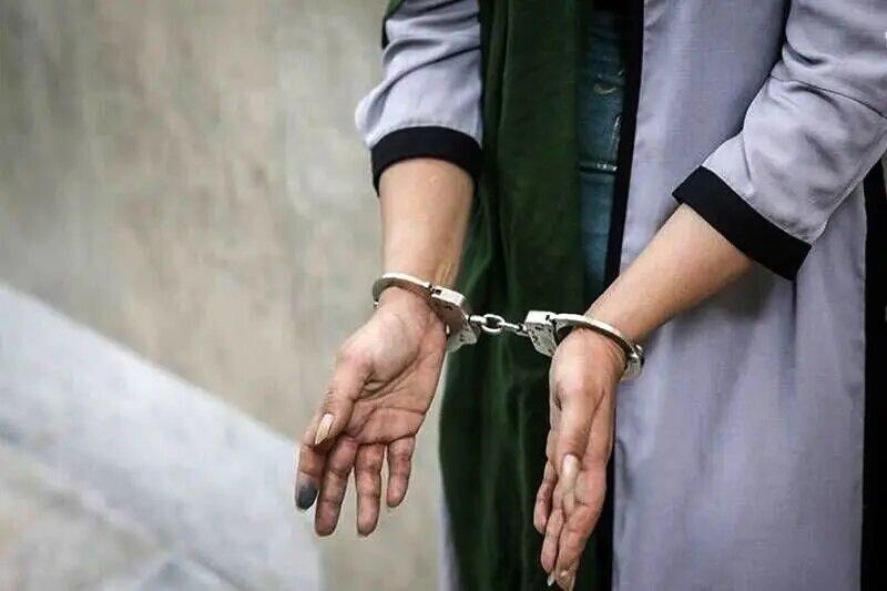 دستگیری زنی که با موتور موادفروشی می‌کرد