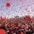 هشتادمین سالگرد برگزاری جشن "اومانیته" روزنامه حزب کمونیست فرانسه در روزهای ۱۱ تا ۱۳ سپتامبر امسال در حومه پاریس، زیر باران شدید با استقبال پر شکوه نزدیک به ۶۰۰ هزار نفر برگزار شد