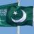 دریافت کمک مالی از عربستان، ماموریت اول فرمانده ارتش پاکستان