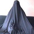 کیهان حسین بازجو خبر دارد: بانوی مبتکر قمی چادر جدیدی طراحی کرد که نیاز به مقنعه ندارد