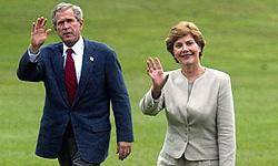 همسر جرج بوش: بوش از يادآوري خاطرات خود شرمنده است