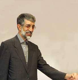 استقبال دانشجویان دانشگاه تهران از حداد عادل با "شعار مرگ بر دیکتاتور"