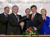 ترکیه و ارمنستان شنبه شب (۱۰ اکتبر) قراردادی امضا کردند که آغاز مناسبات سیاسی دوستانه میان دو کشور را وعده می‌دهد، با وجود این، مشکلات عمده بر سر راه عادی‌سازی روابط دو کشور همچنان به قوت خود باقی است.
