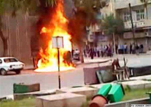 معترضان سوری مقر حزب بعث در درعا را به آتش کشیدند