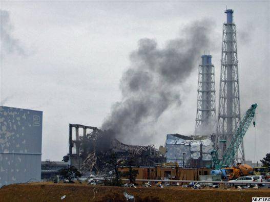برخاستن دود از نیروگاه فوکوشیمای ژاپن