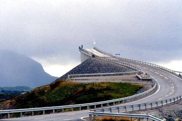 یک پل وحشتناک و بی انتها ! (تصویری)