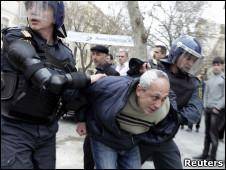 پلیس در باکو از تجمع مخالفان جلوگیری کرد