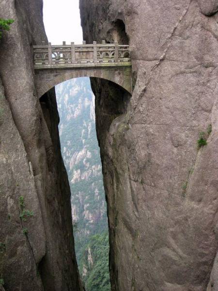یک پل زیبا در دل کوه (عکس)  (۱۱ نظر)
