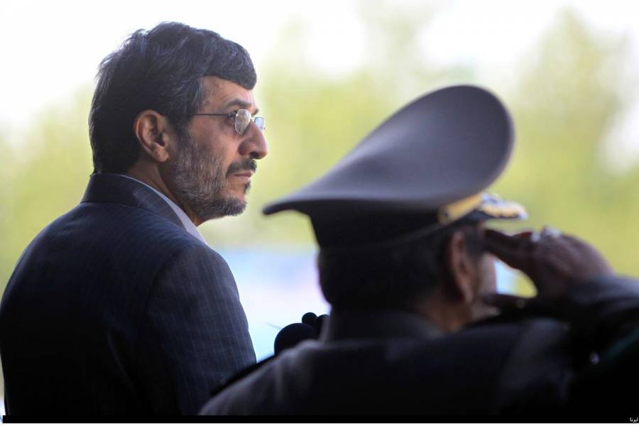 تصاویر متفاوت احمدی نژاد در مراسم رژه ارتش