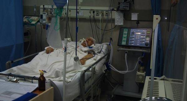 عکس/ عزت الله سحابی در بیمارستان