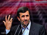در حالی که محمود احمدی‌نژاد امروز یکشنبه به جای دو وزیر عزل شده رفاه و صنایع، سرپرست تعیین کرد، برخی نمایندگان مجلس عزل سه وزیر را دارای "اشکال قانونی" می‌دانند. هنوز برای وزارتخانه نفت سرپرستی تعیین نشده است.