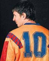 مسی با پیراهن قهرمانی گواردیولا در سال 1992/ عکس