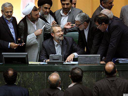 لاریجانی بر صندلی ریاست مجلس ماند؛ باهنر به هیئت رئیسه بازگشت