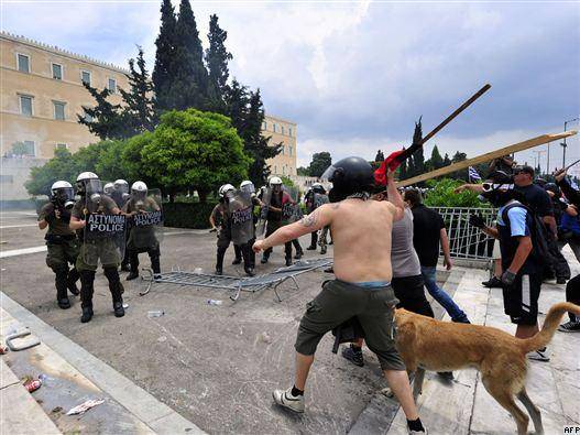 ریاضت اقتصادی، دولت یونان را در بحران سیاسی فرو برد