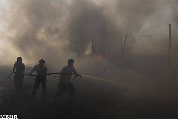 گزارش تصویری/ آتش سوزی انبار 10 هزار متری در دولت آباد -4