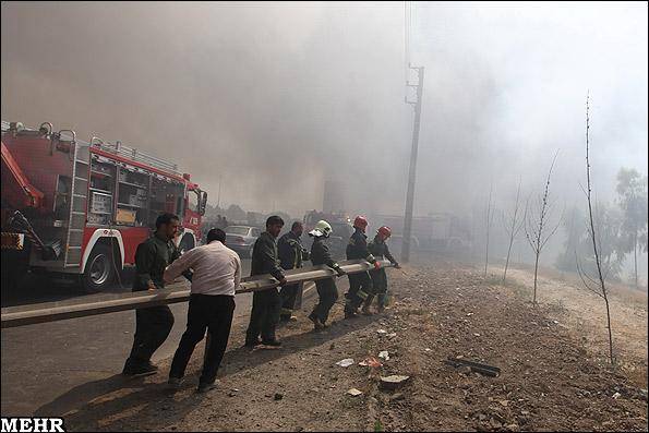 گزارش تصویری/ آتش سوزی انبار 10 هزار متری در دولت آباد -3