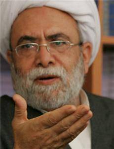 دعاگو: آماده مناظره با احمدی نژادم / چرا از برخی مفسدان اقتصادی دفاع می كنید؟