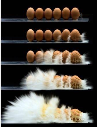 شلیک به تخم‌مرغ با 6200 فریم در ثانیه‌ (عکس جالب)