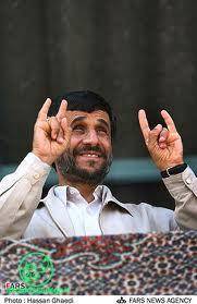 آیا احمدی نژاد فکر می کند که مردم ذخیره مالی دارند و یا پول ندارد و سخن از دست نزدن به یارانه میزند؟