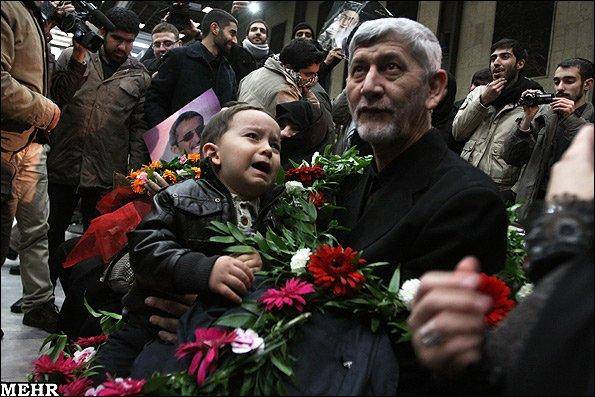 بازگشت کارکنان سفارت ایران در لندن به تهران
