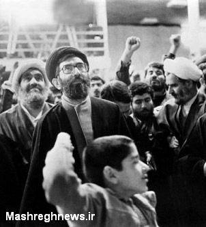 عکس/ رهبر انقلاب پای منبر امام(ره)